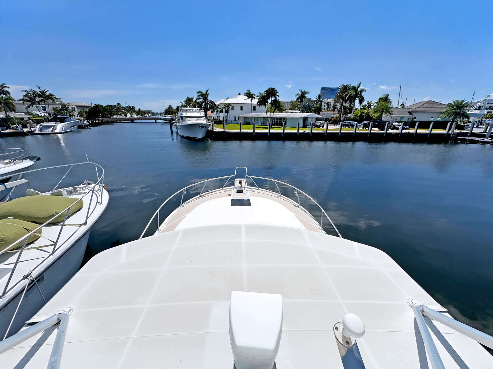 Yacht Photo 27